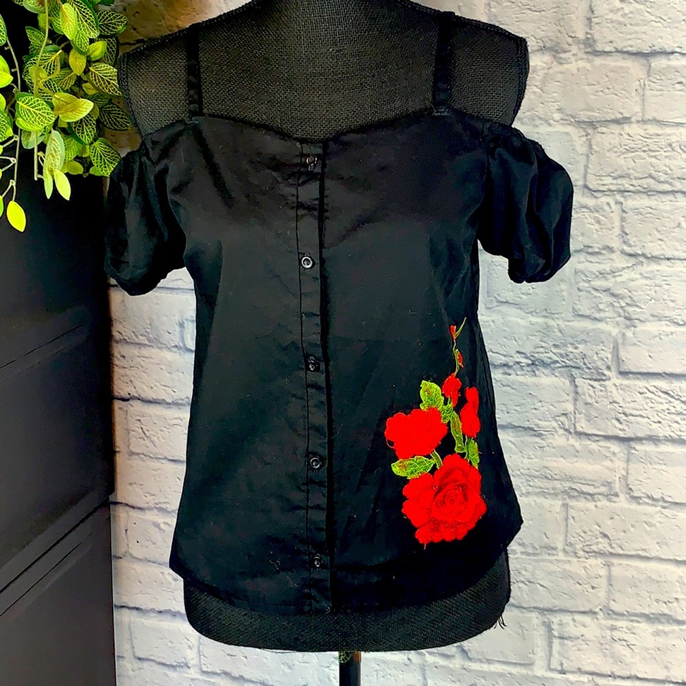 Off the shoulder rose 🌹 top